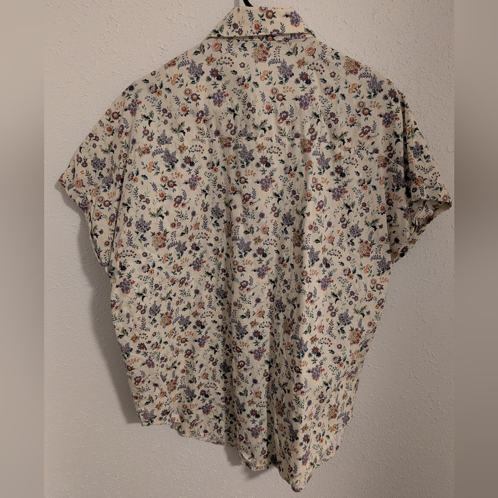 Hotouch Women's Short Sleeve Floral Button-Up (XL) - Picture 2 of 9
